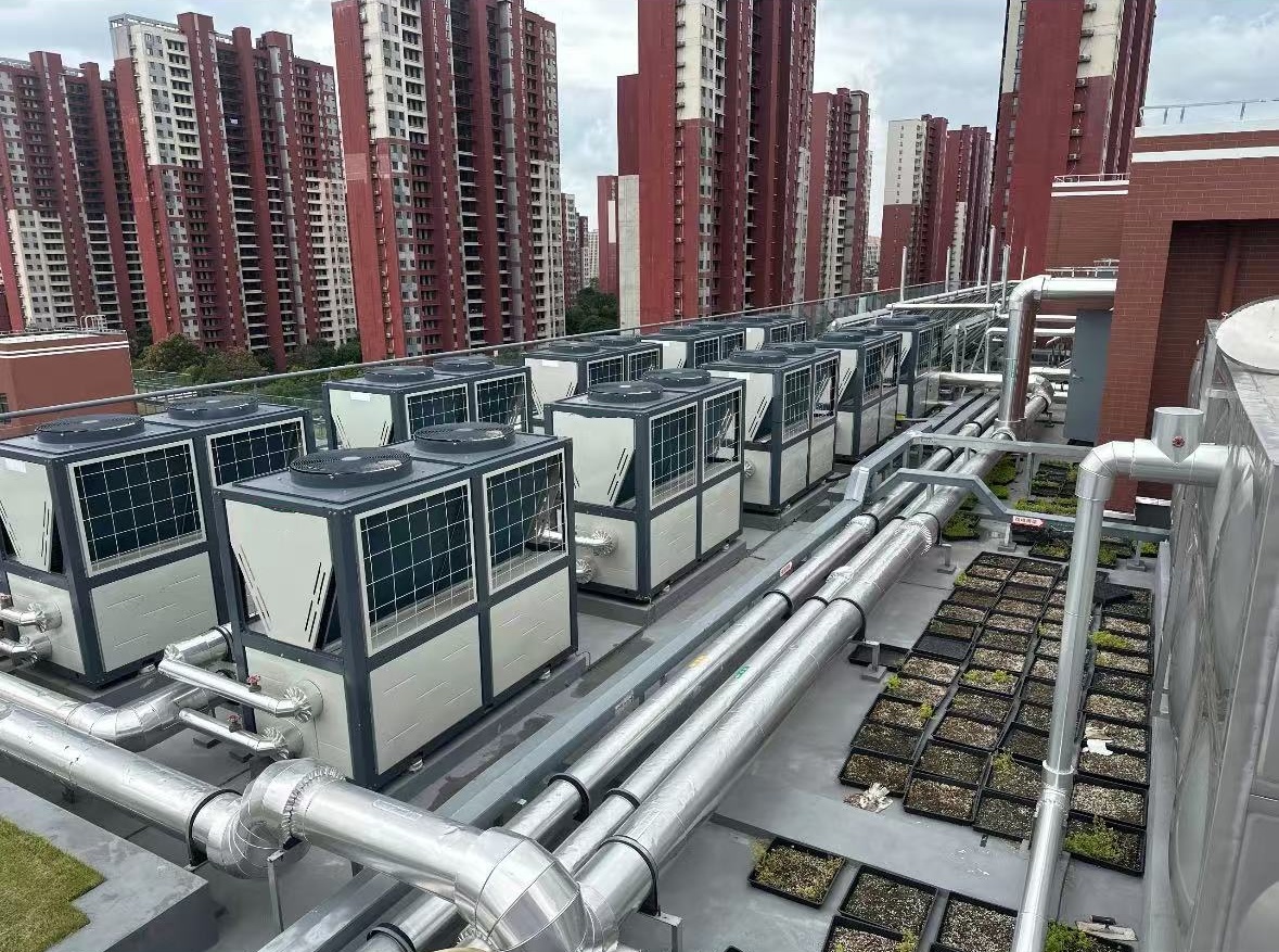 Novo merilo za varčevanje z energijo in zmanjševanje stroškov! Inteligentni sistem toplotne črpalke z dvema viroma preoblikuje energetske rešitve za hotele in poslovne komplekse Novo merilo za varčevanje z energijo in zmanjševanje stroškov! Inteligentni sistem toplotne črpalke z dvema viroma preoblikuje energetske rešitve za hotele in poslovne komplekse