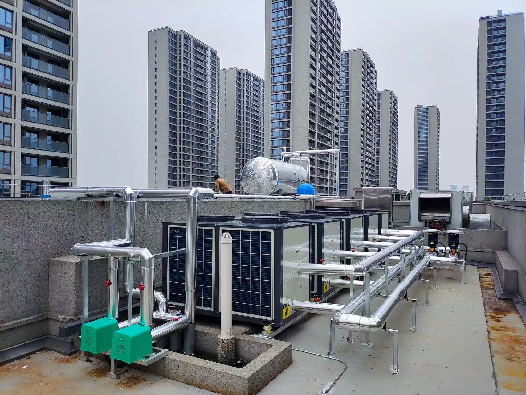 Mednarodna energetska nihanja so se okrepila in toplotne črpalke z dvojnim virom zagotavljajo varčevanje z energijo, stabilnost, zmanjšanje stroškov in izboljšanje učinkovitosti.